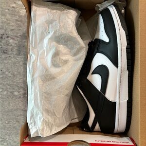 Nike dunks panda black and white